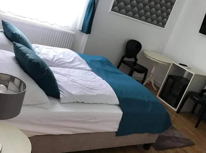 Campana לינה וארוחת בוקר 4*