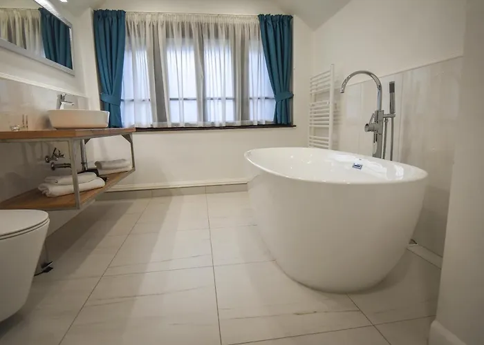 לינה וארוחת בוקר Campana 4*