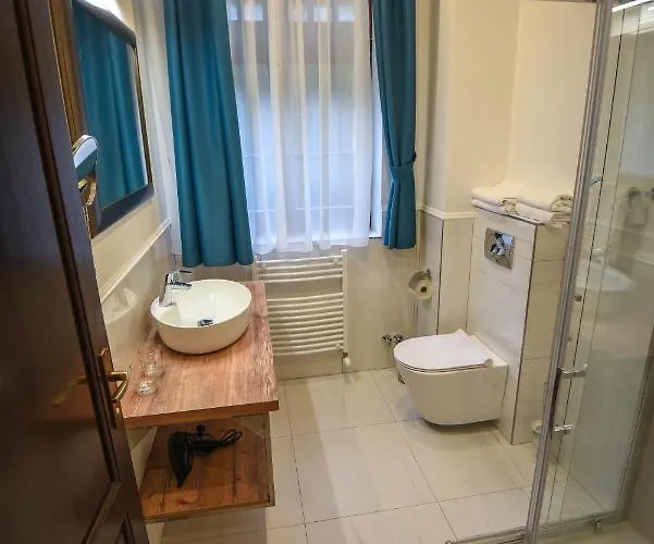 Campana לינה וארוחת בוקר 4*