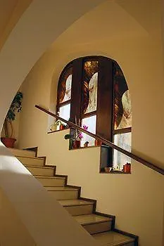 Campana לינה וארוחת בוקר 4*